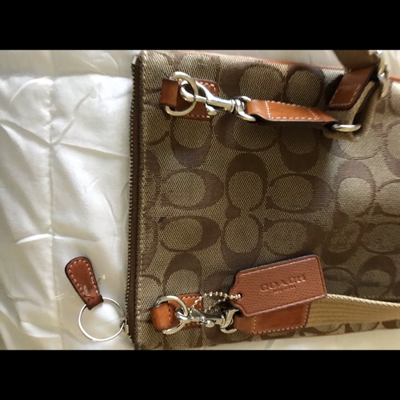 Coach adjustable strap crossbody purse. - Picture 3 of 4
